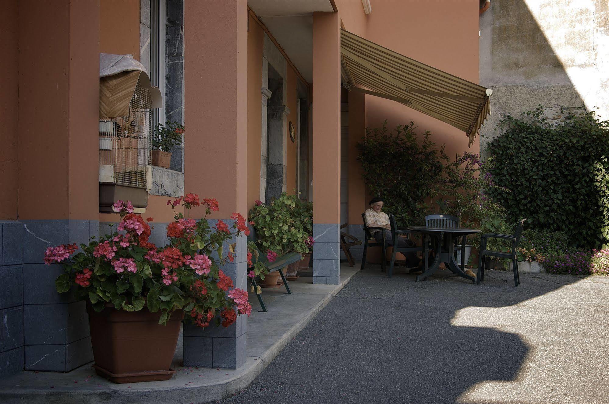 Hôtel Ladagnous Peyrouse Extérieur photo